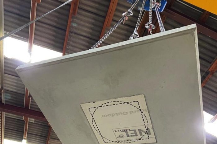 Alloggiamento di installazione universale per soffitti in filigrana